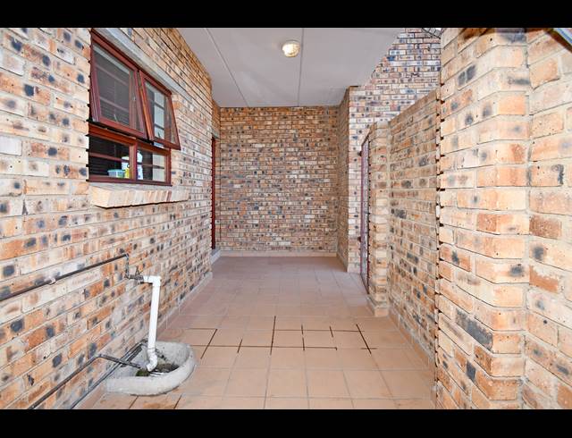 2 BEDROOM APARTMENT FOR SALE IN NORTH RIDING AH
